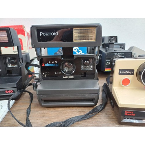 634 - Five Polaroid instant cameras to include boxed 636 Closeup, Image 2 etc. together with Polaroid Wink... 