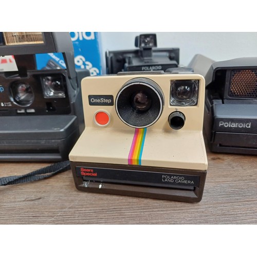 634 - Five Polaroid instant cameras to include boxed 636 Closeup, Image 2 etc. together with Polaroid Wink... 