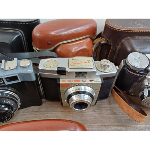 644 - A collection of vintage cameras to include Konica Auto S2, Coronet Viscount, Braun Paxette and Paxin... 