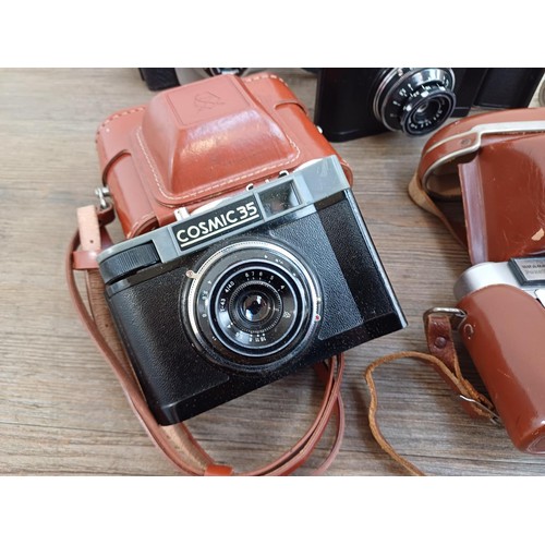 644 - A collection of vintage cameras to include Konica Auto S2, Coronet Viscount, Braun Paxette and Paxin... 