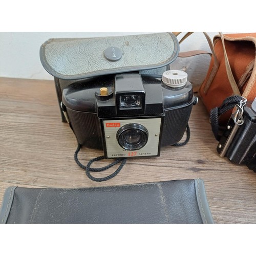 663 - A collection of vintage cameras to include Univex Model A, bakelite Coronet 6-6 for 120 film, Corone... 