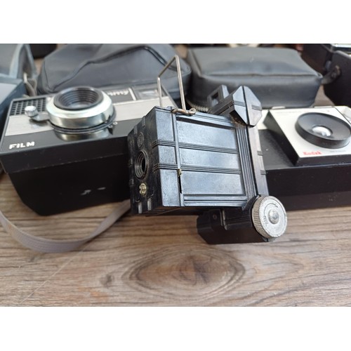 663 - A collection of vintage cameras to include Univex Model A, bakelite Coronet 6-6 for 120 film, Corone... 