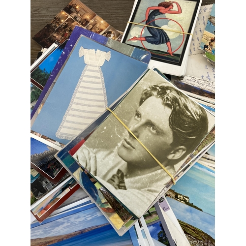 521 - A large collection of vintage postcards