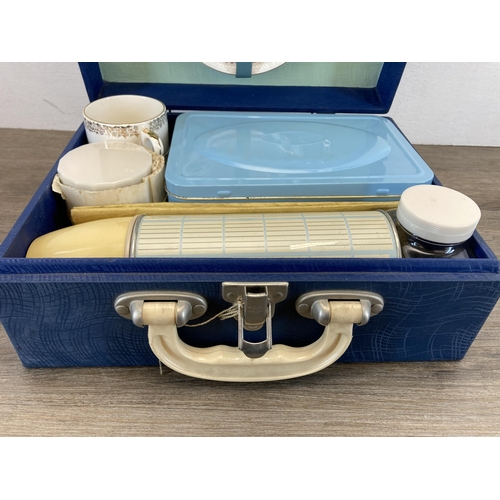 546 - A mid 20th century Brexton picnic set