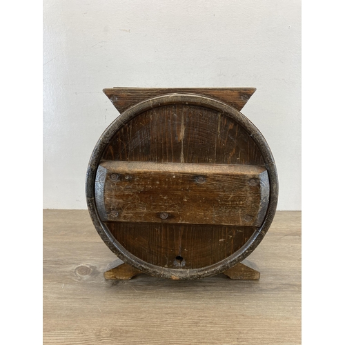 555 - A 19th century oak table top butter churn - approx. 38cm high