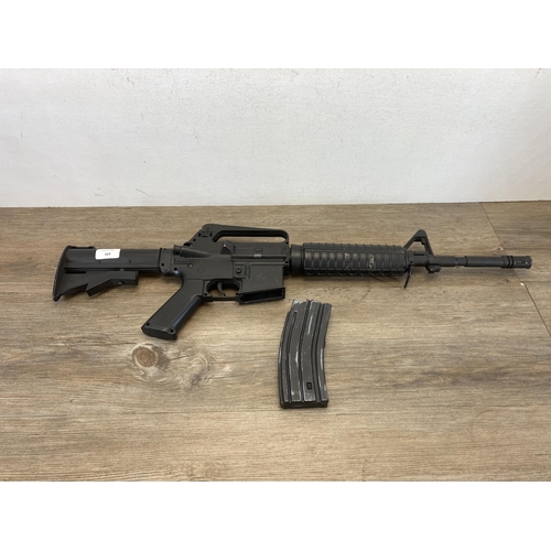 569 - An M16 assault rifle electric BB gun