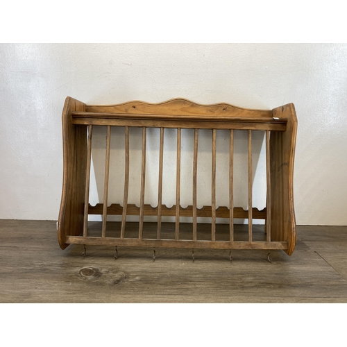 577 - A Victorian style pine wall hanging plate rack - approx. 61cm wide x 40cm high