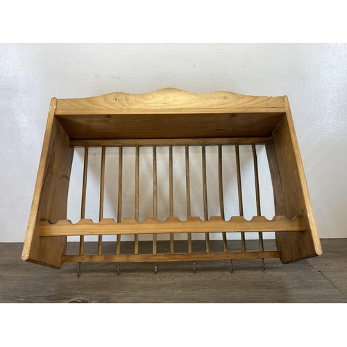 577 - A Victorian style pine wall hanging plate rack - approx. 61cm wide x 40cm high