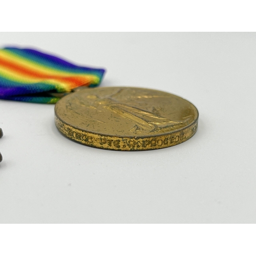 2011 - Two WWI British medals, one Victory presented to 30246 Pte. R. Proctor York & Lanc. R. and one 1914-... 