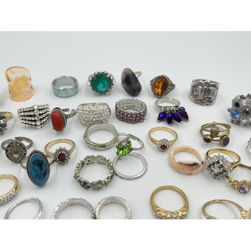 2422 - A collection of dress rings