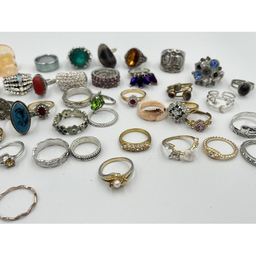 2422 - A collection of dress rings