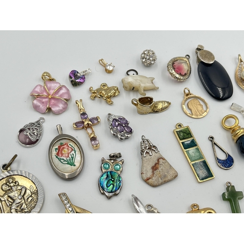 2426 - A collection of pendants