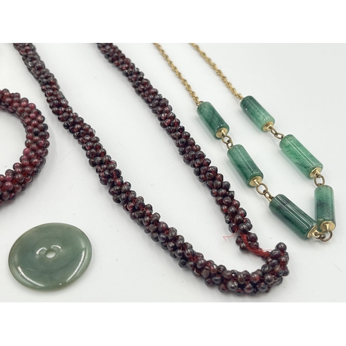 2427 - A collection of gemstone jewellery to include garnet, jade etc.