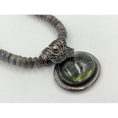 2470 - A .925 silver labradorite pendant necklace