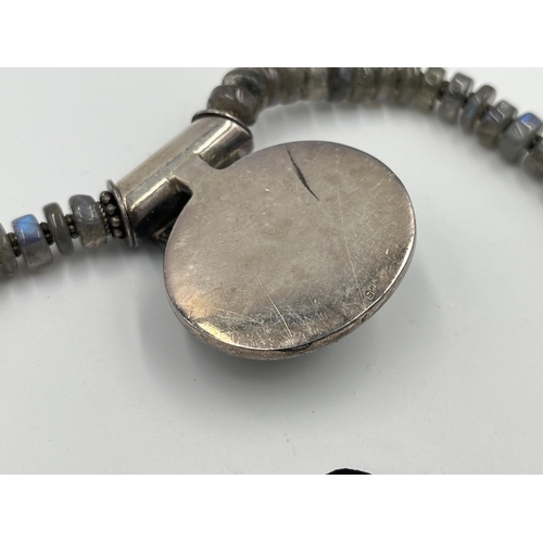 2470 - A .925 silver labradorite pendant necklace