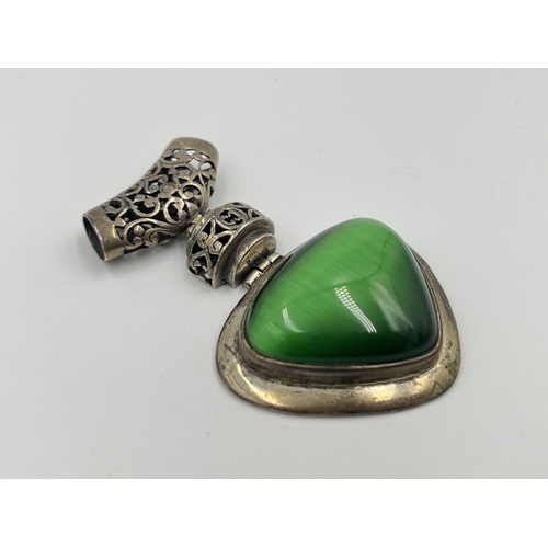 2471 - A .925 silver green stone set pendant