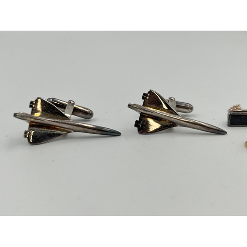 2473 - Four pieces of jewellery, pair of .925 silver Concorde cufflinks, one .925 silver tie clip and one h... 