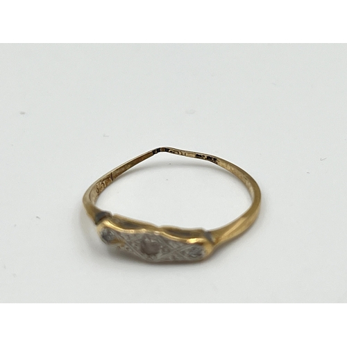 2475 - An 18ct gold diamond three stone ring - approx. gross weight 1.15g