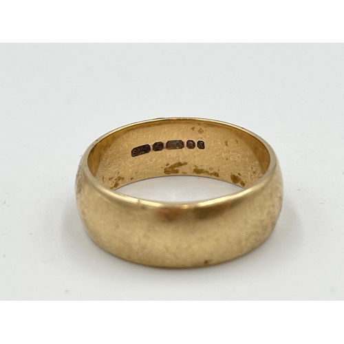 2478 - A hallmarked London 9ct gold wedding band, size S - approx. gross weight 7.3g