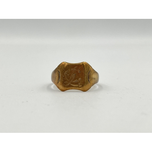 2481 - A hallmarked Chester 9ct gold signet ring, size R - approx. gross weight 4.3g