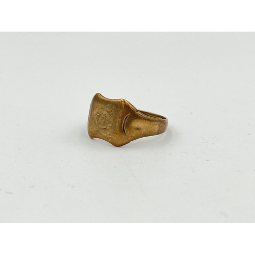 2481 - A hallmarked Chester 9ct gold signet ring, size R - approx. gross weight 4.3g