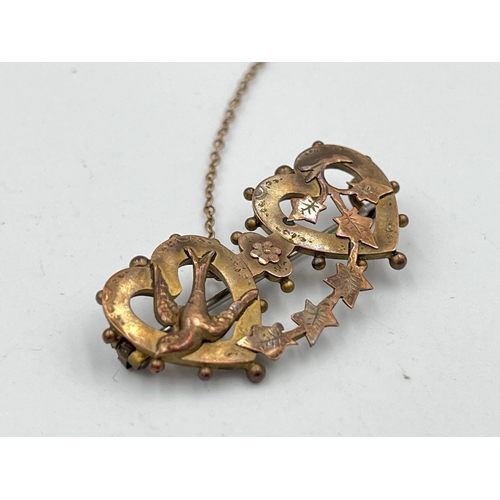 2483 - A Victorian hallmarked Birmingham 9ct gold double heart brooch with swallow and foliate design and b... 