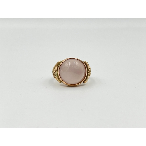 2485 - A hallmarked 9ct gold rose quartz cabochon solitaire ring, size N - approx. gross weight 7.4g