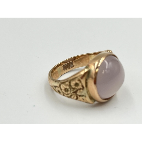 2485 - A hallmarked 9ct gold rose quartz cabochon solitaire ring, size N - approx. gross weight 7.4g