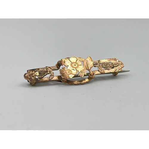 2486 - An antique 9ct gold foliate design brooch with base metal pin - approx. gross weight 1.6g