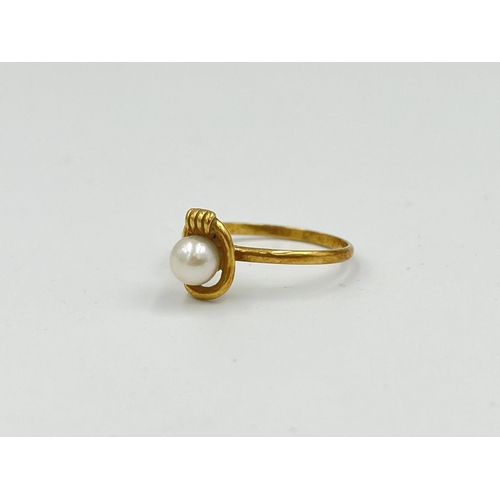 2490 - A yellow metal cultured pearl solitaire ring, size O - approx. gross weight 1.7g