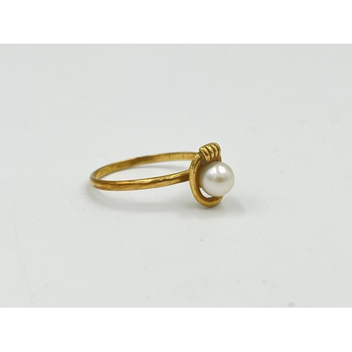 2490 - A yellow metal cultured pearl solitaire ring, size O - approx. gross weight 1.7g