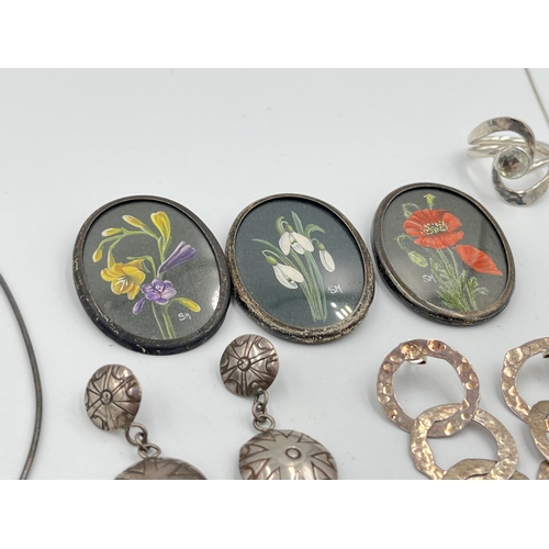 2499 - A collection of .925 silver jewellery to include brooches, millefiori pendant necklace, earrings etc... 