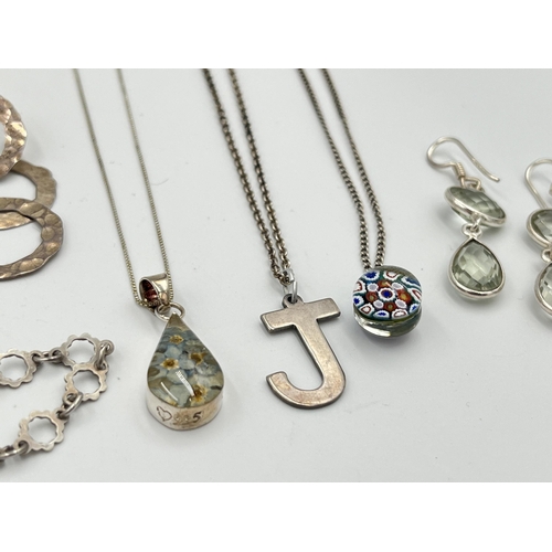 2499 - A collection of .925 silver jewellery to include brooches, millefiori pendant necklace, earrings etc... 