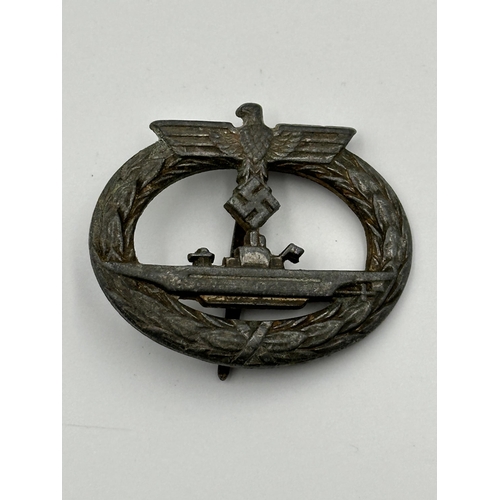 2045 - A WWII German Kriegsmarine U-Boat Submarine War badge