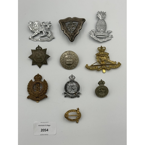 2054 - Ten military cap badges