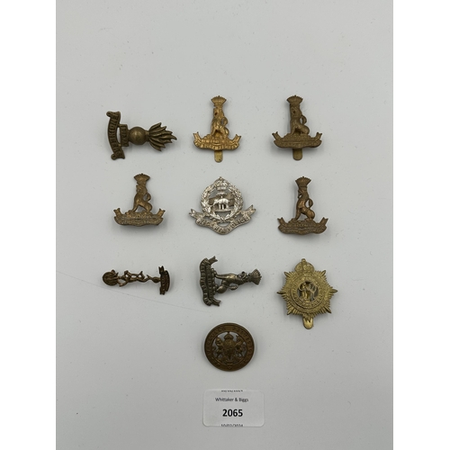 2065 - Ten military cap badges