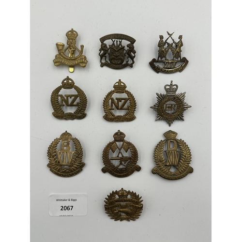 2067 - Ten military cap badges