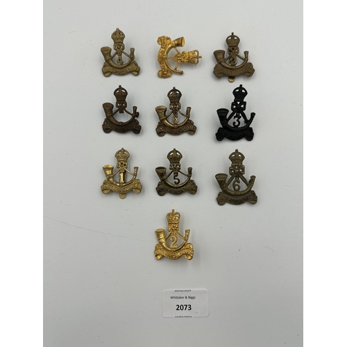 2073 - Ten military cap badges