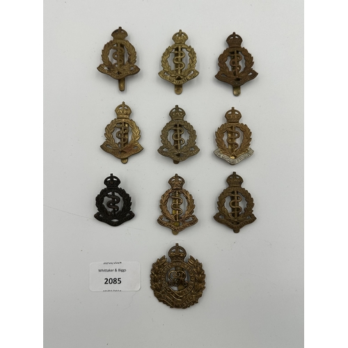 2085 - Ten military cap badges