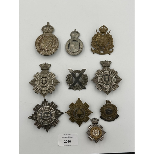 2096 - Ten military cap badges