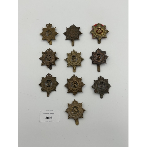 2098 - Ten military cap badges