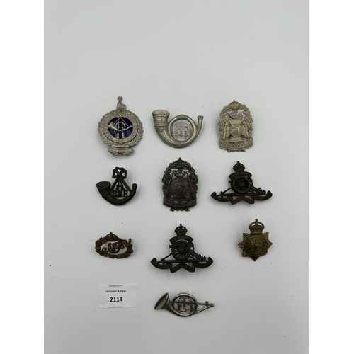 2114 - Ten military cap badges