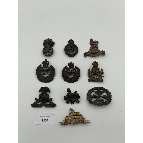 2132 - Ten military cap badges