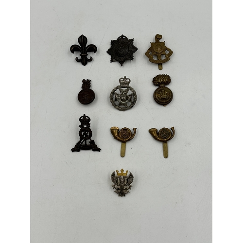 2176 - Ten military cap badges