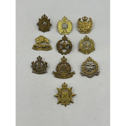 2177 - Ten military cap badges