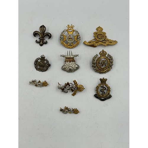 2178 - Ten military cap badges