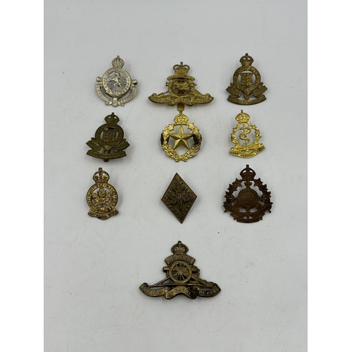 2187 - Ten military cap badges