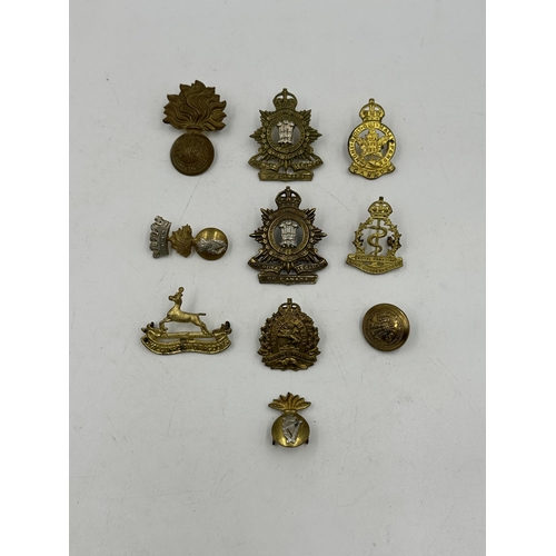 2192 - Ten military cap badges