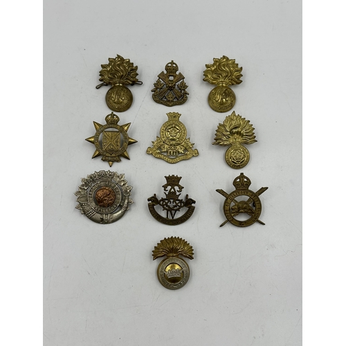 2197 - Ten military cap badges