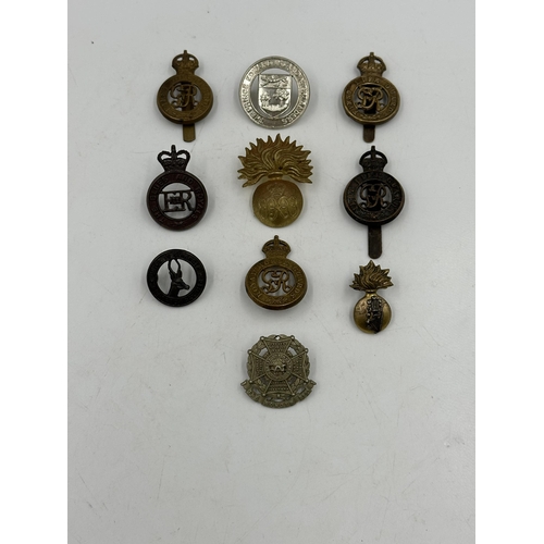 2216 - Ten military cap badges